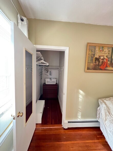Furniture Included: Bed# 1 - 558 Washington St