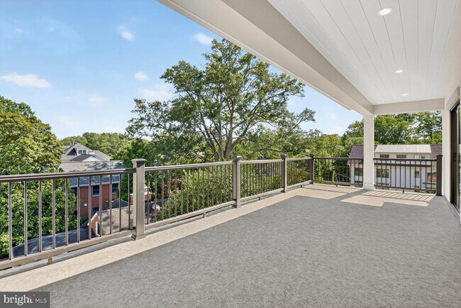 Building Photo - 5310 Cathedral Ave NW