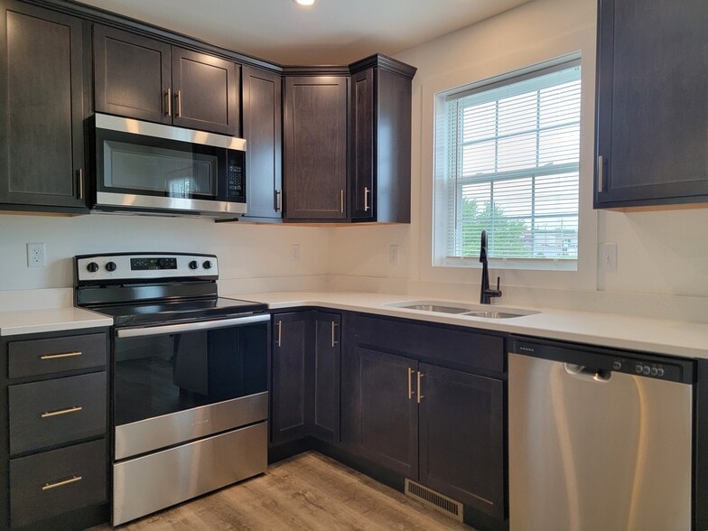 Building Photo - 17 Burk Ct