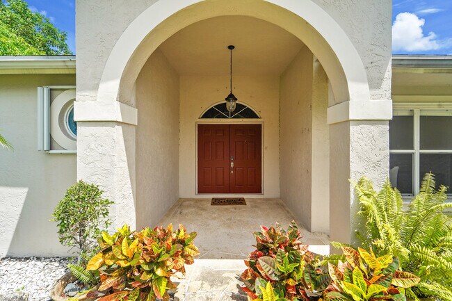 Building Photo - 945 Sunflower Ave