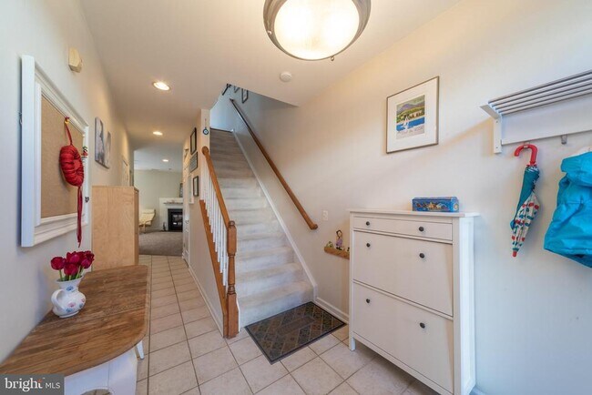 Building Photo - 6931 Rolling Creek Way