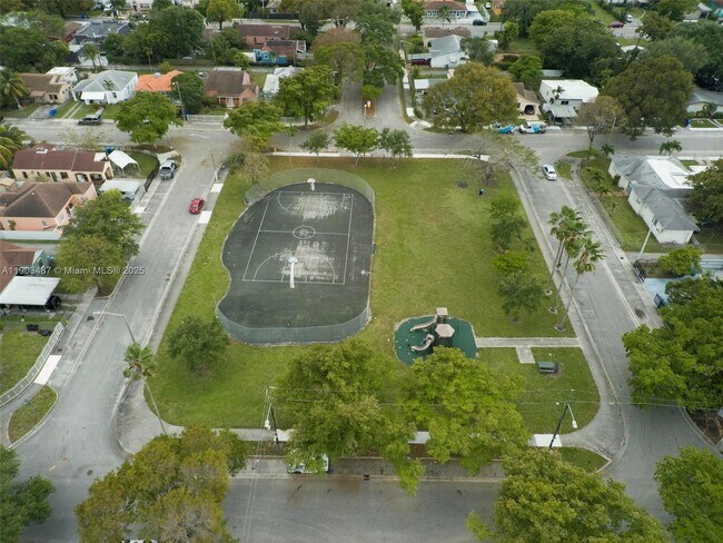 Building Photo - 933 NW 50th St