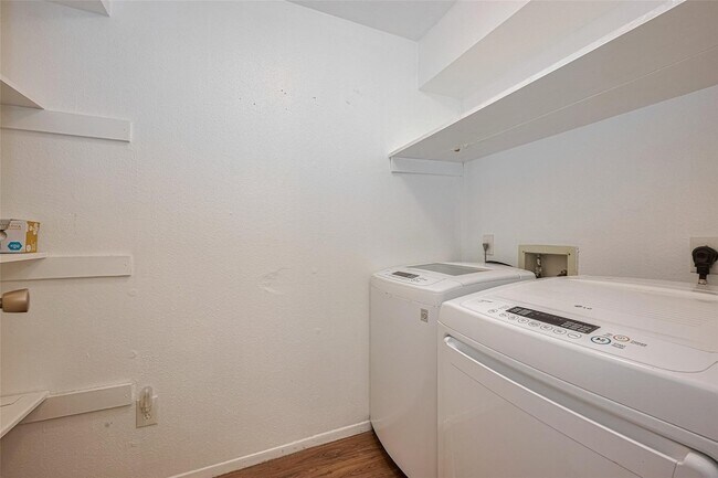 Building Photo - 6500 Sands Point Dr