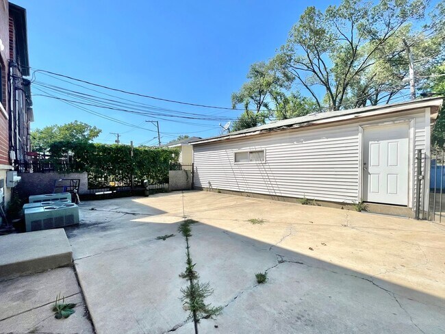 Building Photo - 2714 W 37th Pl