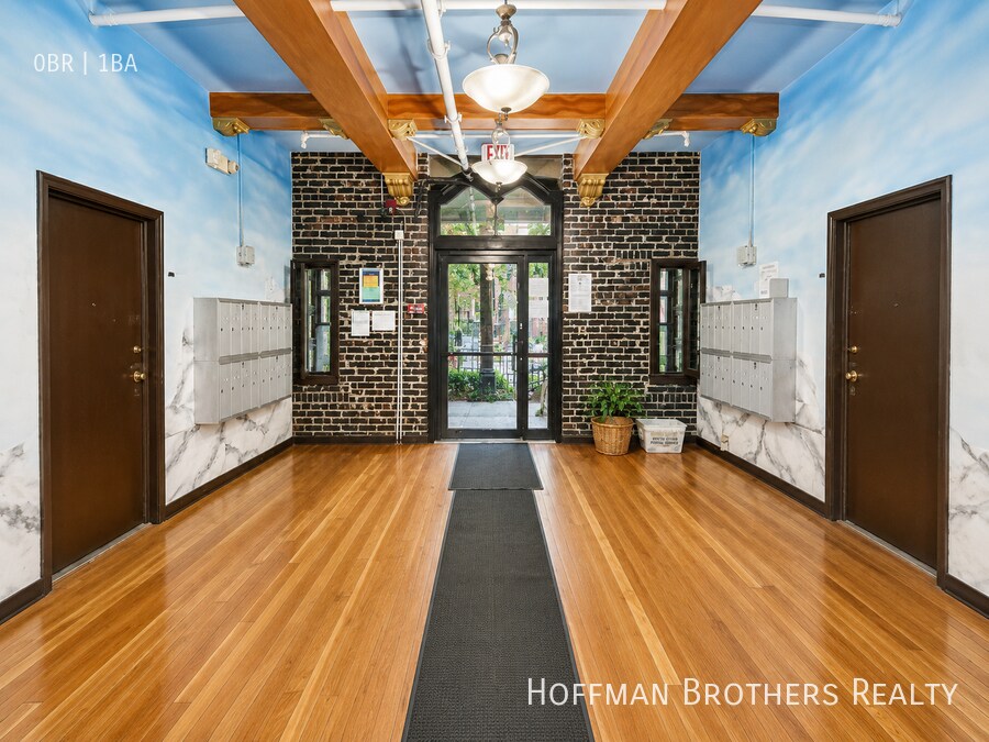 Building Photo - 608 S Dunsmuir Ave