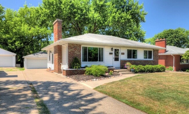 Primary Photo - 1441 Lewison Ave NE