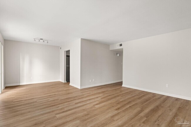 Building Photo - 75 Nightingale Ln