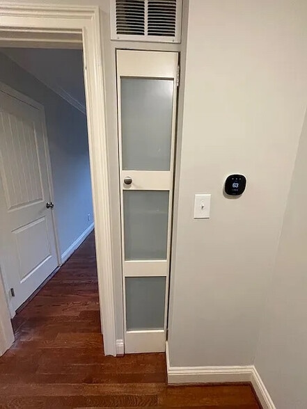 Building Photo - Room in House on Vanderbilt Ln NW