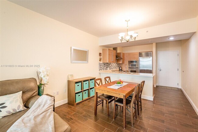 Building Photo - 218 SE 14th St