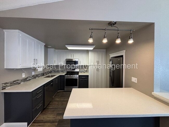 Building Photo - 2066 Southridge Ct