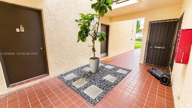 Building Photo - 9100 SW 137th Ter