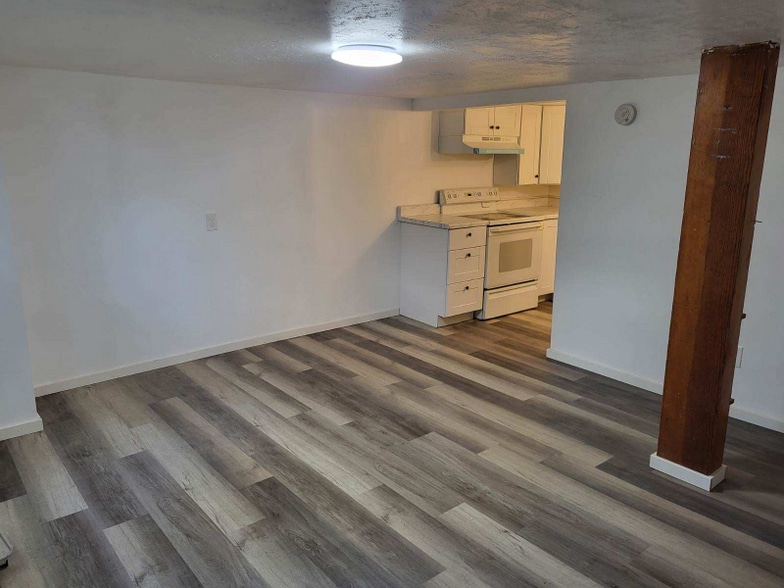 Building Photo - 325 1st Ave