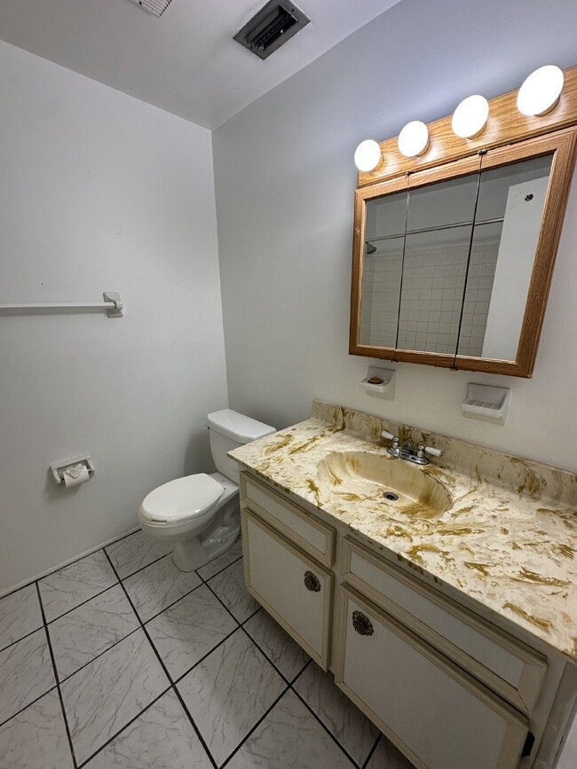 Building Photo - Coastal Living in the Heart of Indian Harbour Beach