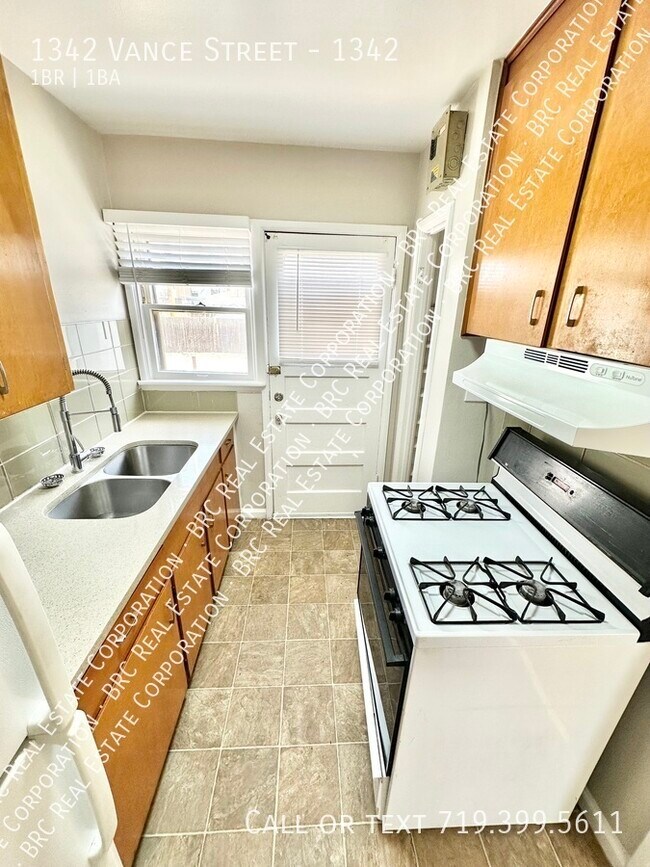 Building Photo - 1342 Vance St