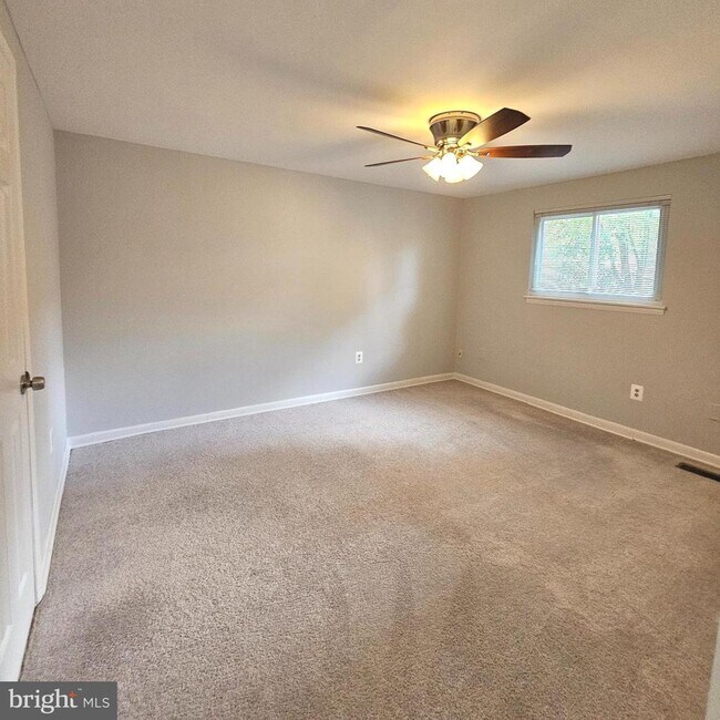 Building Photo - 9657 Lindenbrook St