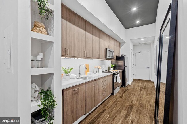 Building Photo - 525 N 41st St