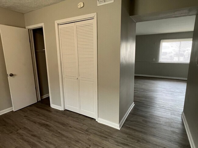 Building Photo - East Ridge Apartments - First Month Free