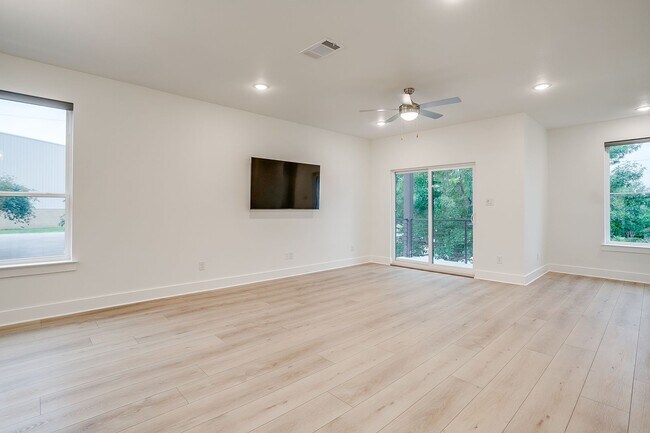 Building Photo - 2843 Forest Park Blvd