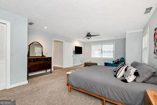Building Photo - 3978 Pineshore Cir