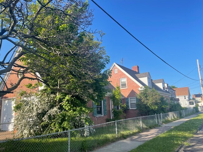 Primary Photo - 95 Noble St