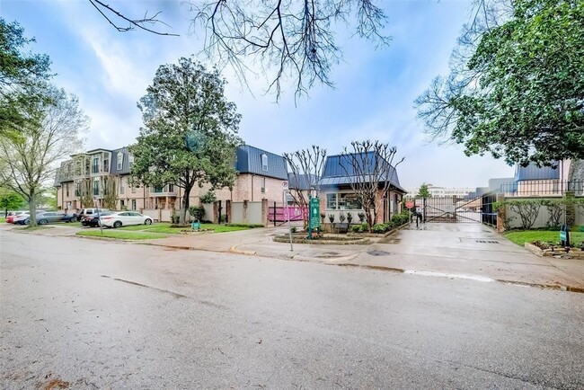 Building Photo - 2400 N Braeswood Blvd