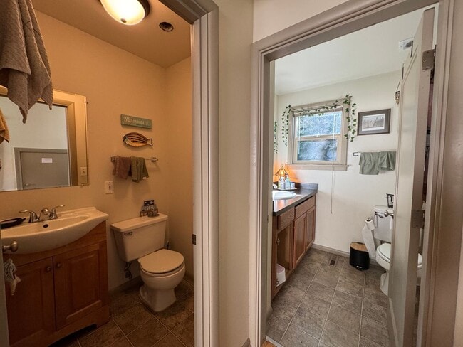 Building Photo - 7 Bed 2.5 Bath House - Near WWU