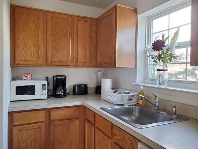 Building Photo - 889 Green St