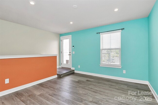 Building Photo - 228 Parkwood Ave