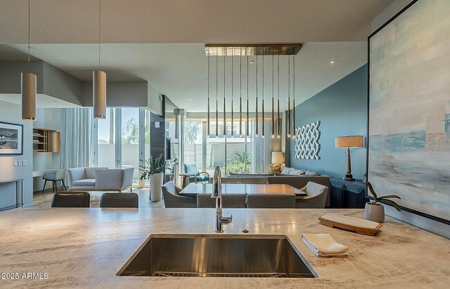 Building Photo - 5455 E Lincoln Dr