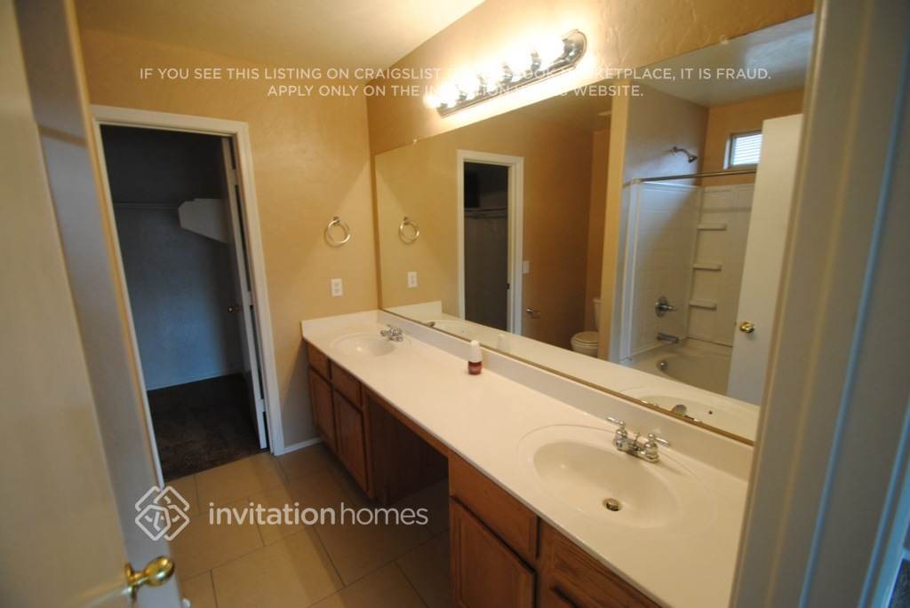 Building Photo - 13442 W Rose Ln