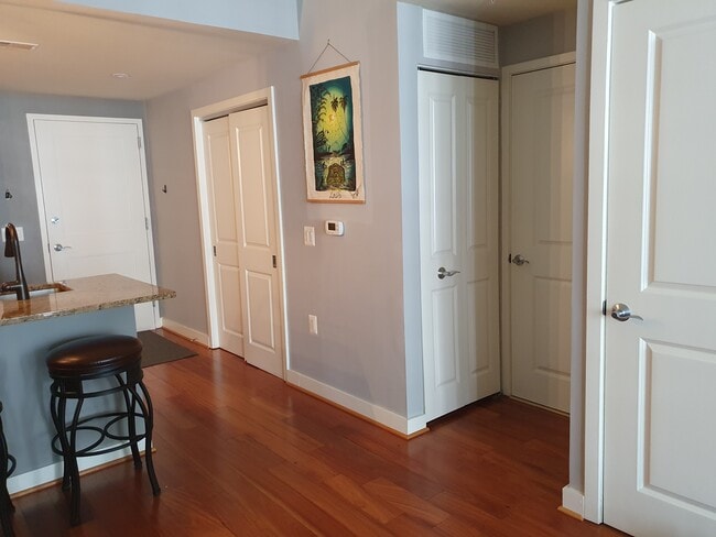 Building Photo - 888 N Quincy St