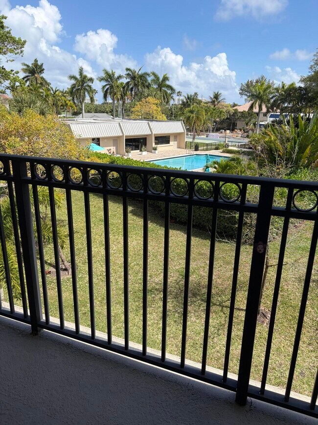 Building Photo - 27 Royal Palm Way