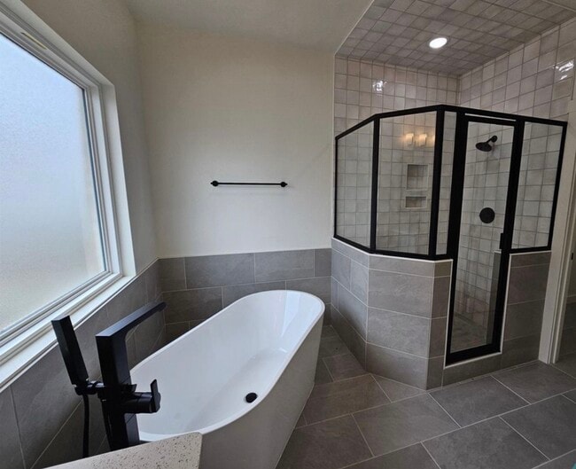 Building Photo - 301 Primrose Pt