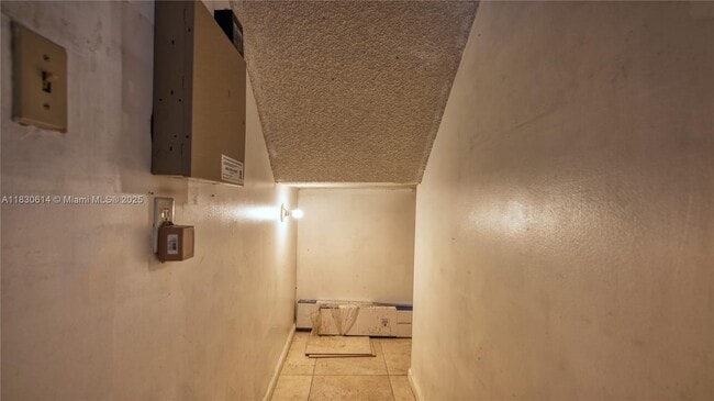 Building Photo - 11101 SW 15th Manor