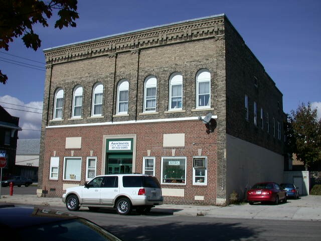 Building Photo - 824 York St