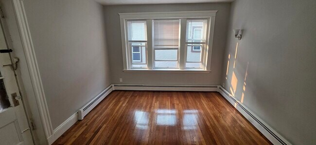 Building Photo - 44 Estes St