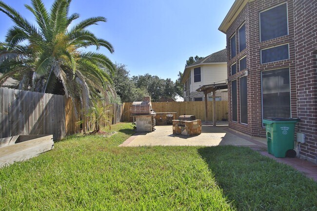Building Photo - 16706 Mallory Bridge Dr