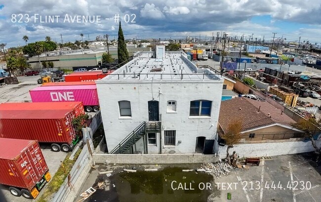 Building Photo - 823 N Flint Ave