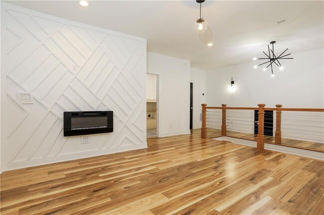 Building Photo - 3040 Valley Cir
