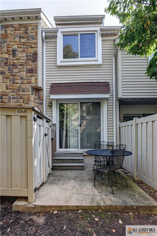 Building Photo - 1068 Schmidt Ln