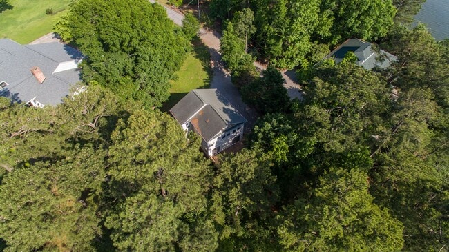 Building Photo - Rare opportunity to rent on LAKE MURRAY!