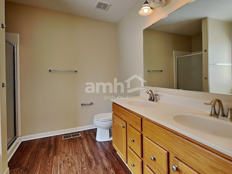 Building Photo - 1231 Edgebrook Ct