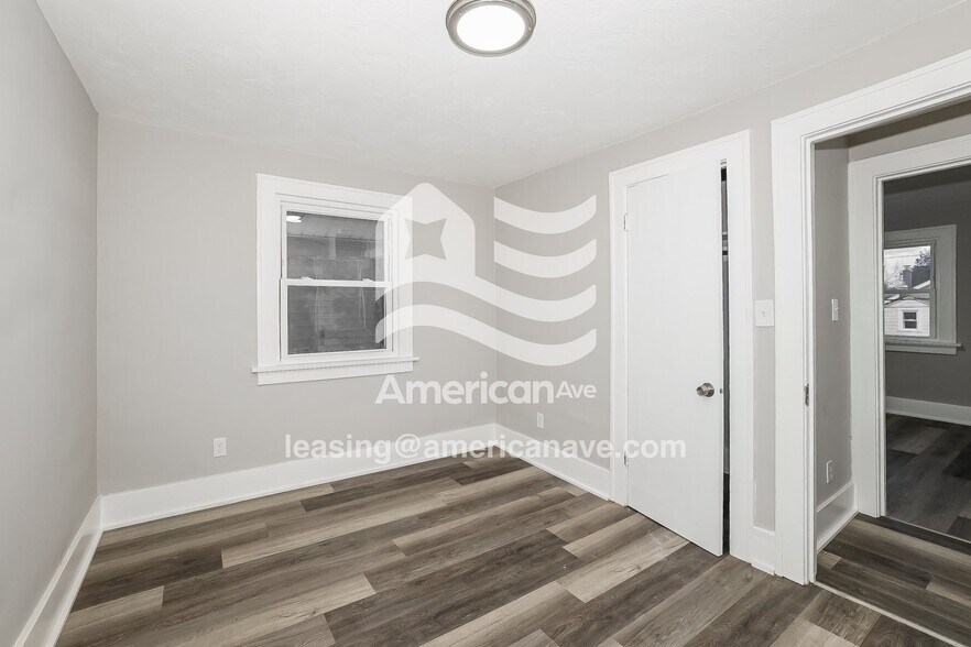 Building Photo - 1001 W 20th St