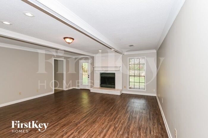 Building Photo - 1053 Boones Hollow Dr