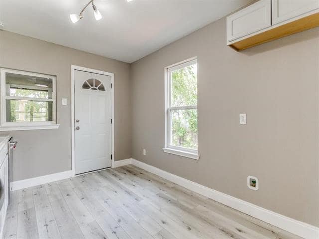 Building Photo - 8121 W Elizabeth Ln