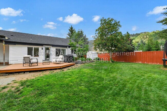 Building Photo - 2082 E Greenleaf Ln