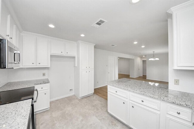 Building Photo - 9615 Meadowvale Dr