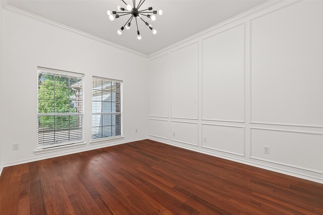 Building Photo - 1015 Longdraw Dr