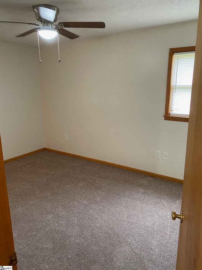 Building Photo - 493 Tanyard Rd