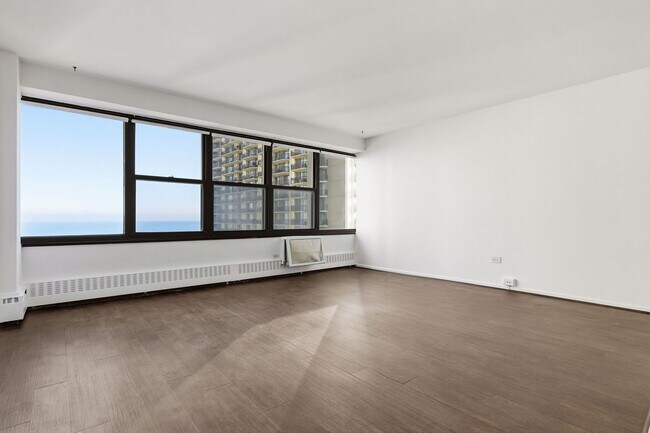 Building Photo - 6030 N Sheridan Rd